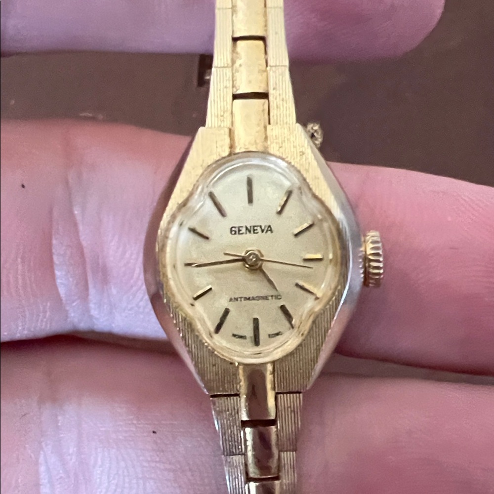 Geneva Women's Gold Watch with Textured Band (Winds Smoothly & Running)